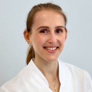 Tierärztin Alenya Hintzen
